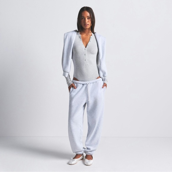 SKIMS Light Heather Gray Cotton Fleece Classic Jogger Sweatpants - Picture 3 of 14